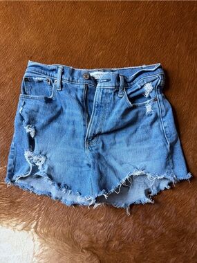 Abercrombie curve love The mom short 4” high rise